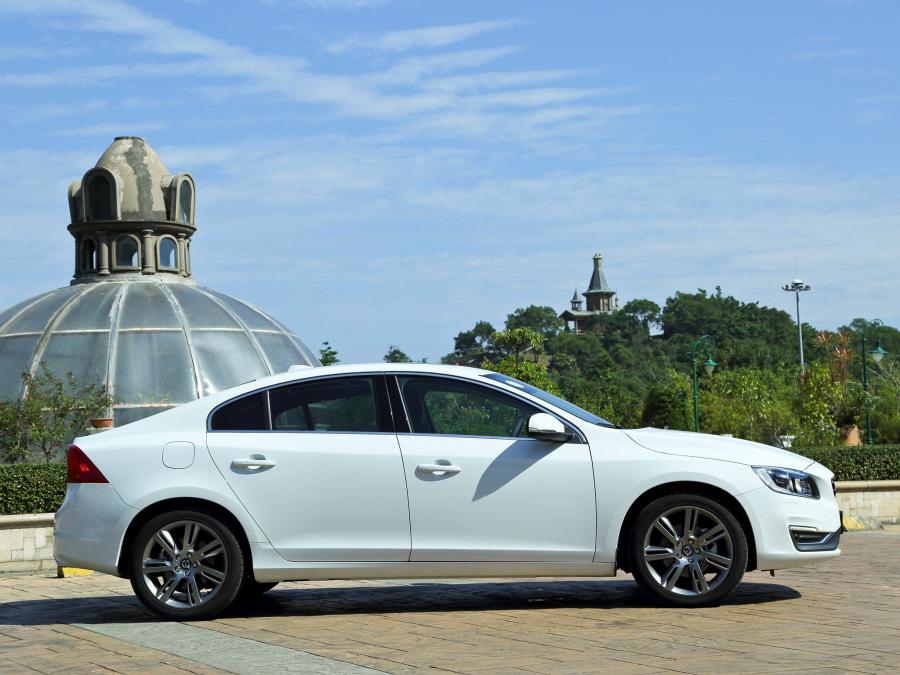  Volvo S60L 2013 года  (фото 11 из 12)